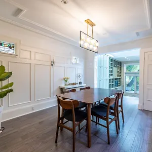  Guest house Double Bedroom On Up Or 3 Bedrooms In Basement Near Eglinton Subway Station Canada